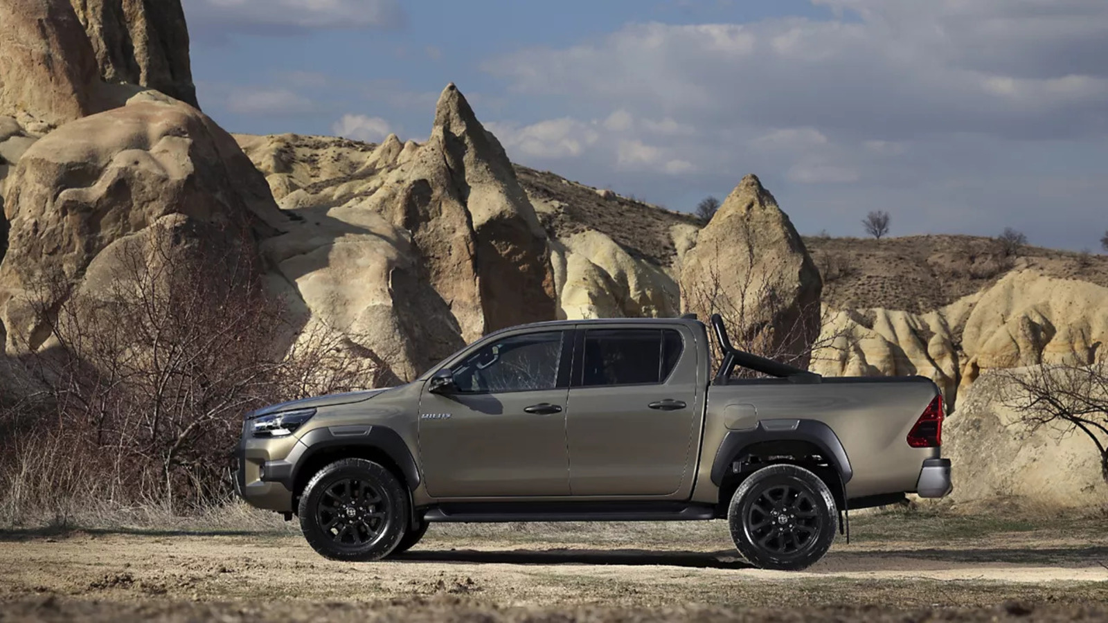 toyota hilux ile kosztuje